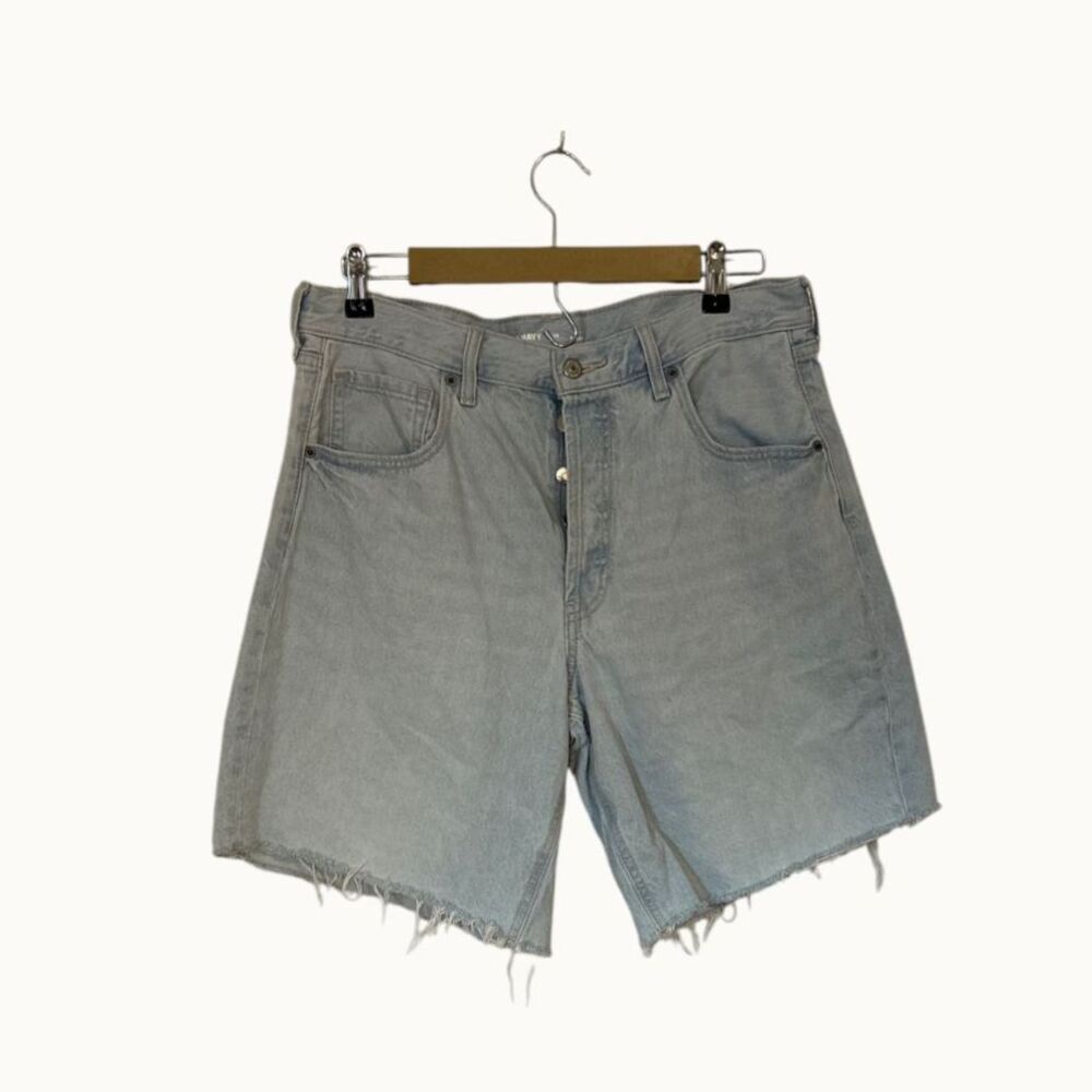Old Navy Dad Cut Off Denim Shorts Light Wash Size 10 NWOT